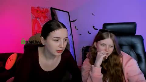 Snapshot of leslie_bird chatting on November 5, 2025, 12:27 pm leslie_bird online show from November 5, 2025, 12:27 pm