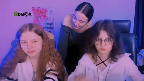 Snapshot of leslie_bird chatting on November 12, 2025, 12:16 pm leslie_bird online show from November 12, 2025, 12:16 pm