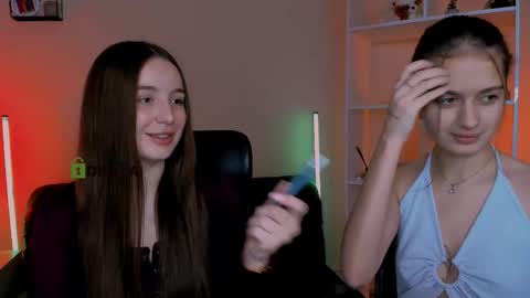 Snapshot of leslie_bird chatting on November 27, 2025, 10:06 am leslie_bird online show from November 27, 2025, 10:06 am