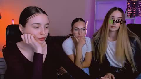 Snapshot of leslie_bird chatting on November 29, 2025, 10:07 am leslie_bird online show from November 29, 2025, 10:07 am