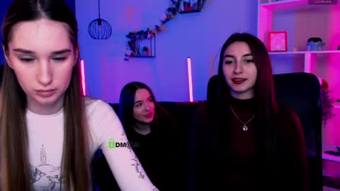 leslie_bird online show from March 25, 2026, 9:59 am