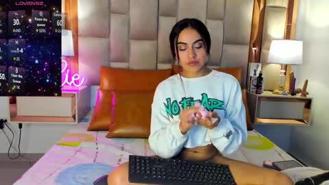 Snapshot of lesliebush chatting on November 2, 2025, 11:12 am LeslieBush online show from November 2, 2025, 11:12 am