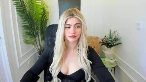 lesliemineg online show from October 10, 2025, 8:41 pm