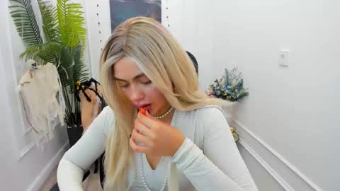 lesliemineg online show from October 30, 2025, 7:58 pm