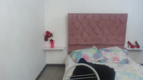 lesly_hot26 online show from November 7, 2025, 1:49 am