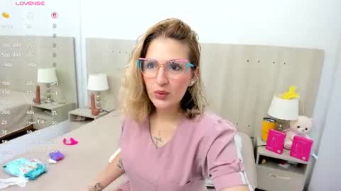 Lesly Santodomingo online show from July 26, 2026, 11:39 am