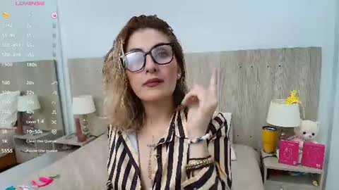 Lesly Santodomingo online show from July 28, 2026, 2:13 pm