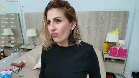 Lesly Santodomingo online show from July 28, 2026, 6:20 pm