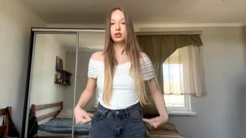 Snapshot of lessiebreidel chatting on April 16, 2026, 10:38 am Leslie online show from April 16, 2026, 10:38 am