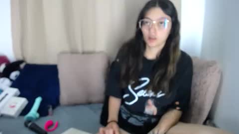 lessliee online show from April 4, 2026, 7:50 am