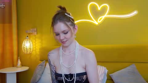 Lessy online show from November 18, 2025, 2:17 am