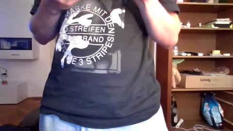 Snapshot of lestaro chatting on June 7, 2026, 8:56 pm neoglo online show from June 7, 2026, 8:56 pm