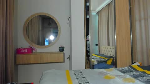 lesyaliss online show from May 20, 2026, 8:26 pm