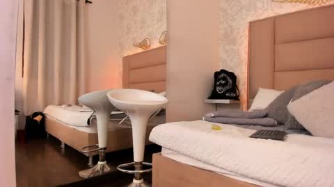 Leti White online show from September 30, 2025, 10:37 pm