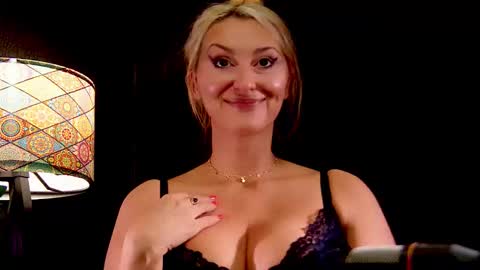 Snapshot of leticiareys chatting on November 6, 2025, 5:58 pm leticiareys online show from November 6, 2025, 5:58 pm