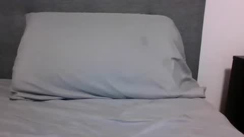 lets_play143 online show from November 10, 2025, 12:31 am