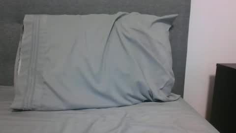 lets_play143 online show from April 12, 2026, 10:26 pm