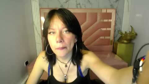 Snapshot of levii_ch chatting on December 17, 2025, 4:24 pm Luisa online show from December 17, 2025, 4:24 pm
