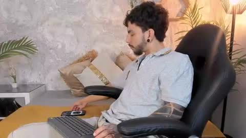 Snapshot of leviwolff chatting on July 28, 2026, 4:08 am leviwolff online show from July 28, 2026, 4:08 am