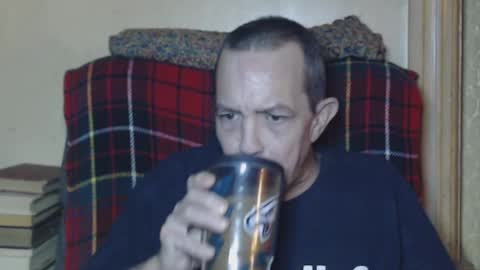 Snapshot of levon48 chatting on December 8, 2024, 1:24 am levon48 online show from December 8, 2024, 1:24 am