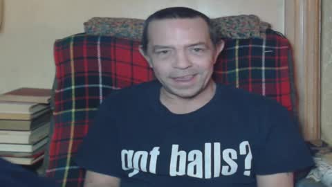 Snapshot of levon48 chatting on December 28, 2024, 1:29 am levon48 online show from December 28, 2024, 1:29 am