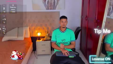 Snapshot of lewishamiltom chatting on March 5, 2025, 6:45 pm lewis online show from March 5, 2025, 6:45 pm