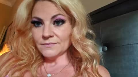 Snapshot of lexabone chatting on July 14, 2026, 8:25 pm Lexa bone online show from July 14, 2026, 8:25 pm