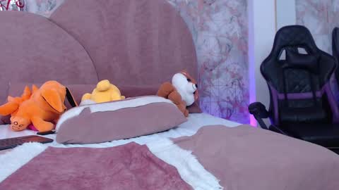 Snapshot of lexaderuso chatting on February 22, 2025, 11:03 pm LexaDeRuso online show from February 22, 2025, 11:03 pm