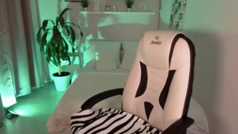 Snapshot of lexi_terele chatting on September 17, 2025, 6:59 am Lexy - Follow me online show from September 17, 2025, 6:59 am