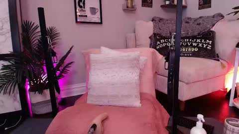 Lexi Smith online show from October 5, 2025, 2:26 pm