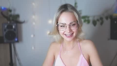 Lexie online show from December 11, 2024, 6:42 pm