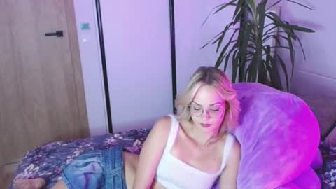 Lexie online show from September 10, 2025, 6:46 am