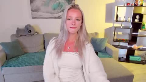 Snapshot of lexieblonde chatting on May 27, 2026, 8:55 am lexieblonde online show from May 27, 2026, 8:55 am