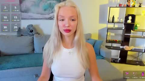 Snapshot of lexieblonde chatting on June 8, 2026, 5:30 am lexieblonde online show from June 8, 2026, 5:30 am