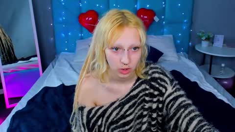 Lexy online show from February 17, 2025, 1:32 pm