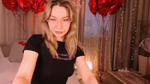 Snapshot of leyalayla chatting on February 27, 2026, 1:49 am Lily online show from February 27, 2026, 1:49 am