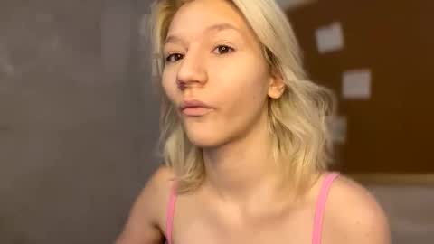 Snapshot of leyasaolee chatting on November 12, 2025, 11:36 pm Leya online show from November 12, 2025, 11:36 pm