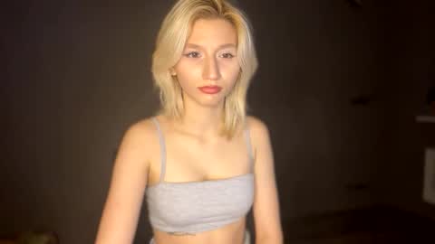 Snapshot of leyasaolee chatting on November 27, 2025, 8:22 pm Leya online show from November 27, 2025, 8:22 pm