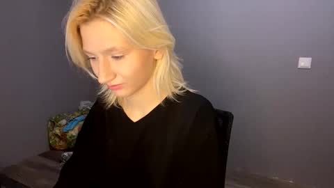 Snapshot of leyasaolee chatting on November 28, 2025, 6:54 pm Leya online show from November 28, 2025, 6:54 pm