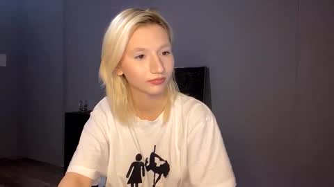 Snapshot of leyasaolee chatting on December 2, 2025, 8:26 pm Leya online show from December 2, 2025, 8:26 pm