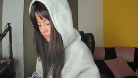 Leydy  online show from April 13, 2026, 5:02 am