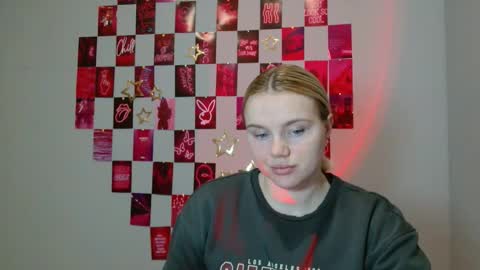 Leyla online show from November 24, 2025, 7:52 am