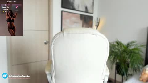 INSTA leylasteel model         online show from September 11, 2025, 6:30 pm