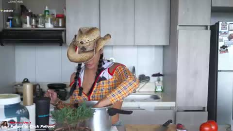 Snapshot of leyla_steel chatting on June 22, 2026, 5:43 pm INSTA leylasteel model online show from June 22, 2026, 5:43 pm