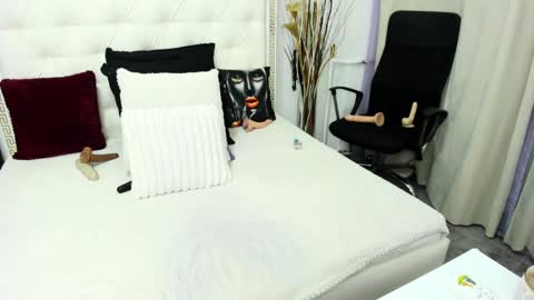 leyla online show from January 15, 2025, 10:49 am