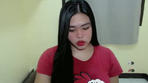 Snapshot of lhara_cumming chatting on February 26, 2025, 12:05 am LHARA online show from February 26, 2025, 12:05 am