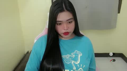 Snapshot of lhara_cumming chatting on March 2, 2025, 1:36 am LHARA online show from March 2, 2025, 1:36 am