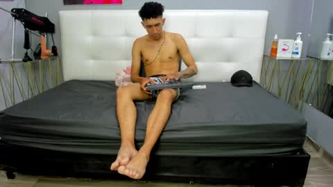 lia78couple online show from April 23, 2026, 10:12 pm