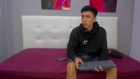 lia78couple online show from July 15, 2026, 8:14 pm