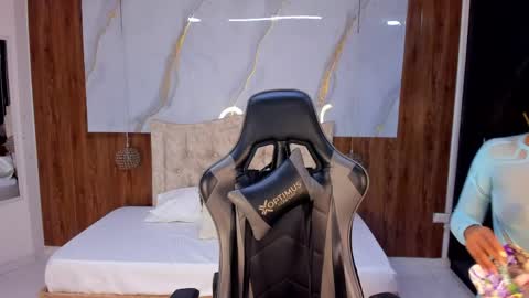 lia_16_ online show from May 26, 2026, 11:06 am